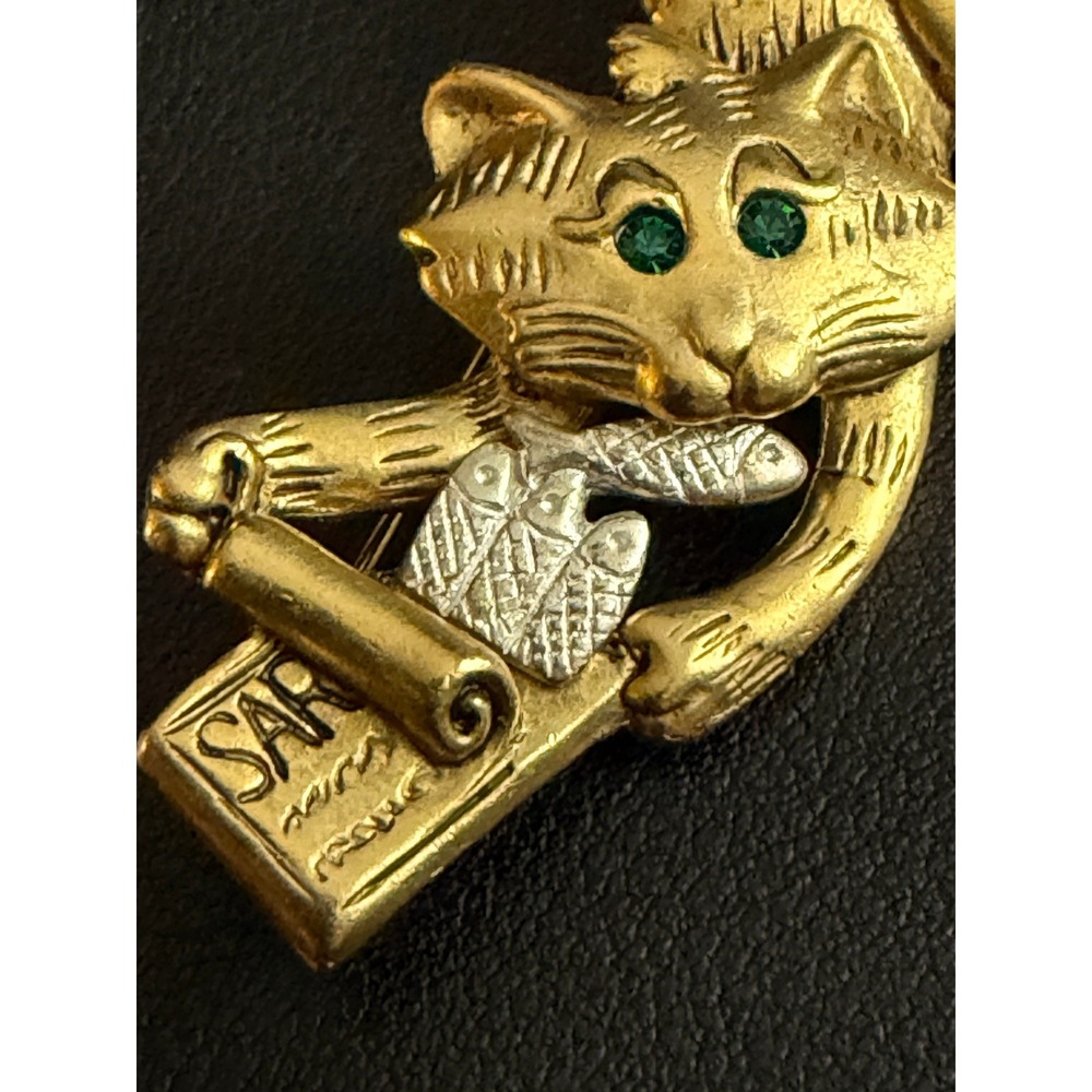 Vintage DANECRAFT Cat Brooch Green Rhinestone Eye Pin Gold Tone Sardine - Picture 3 of 8